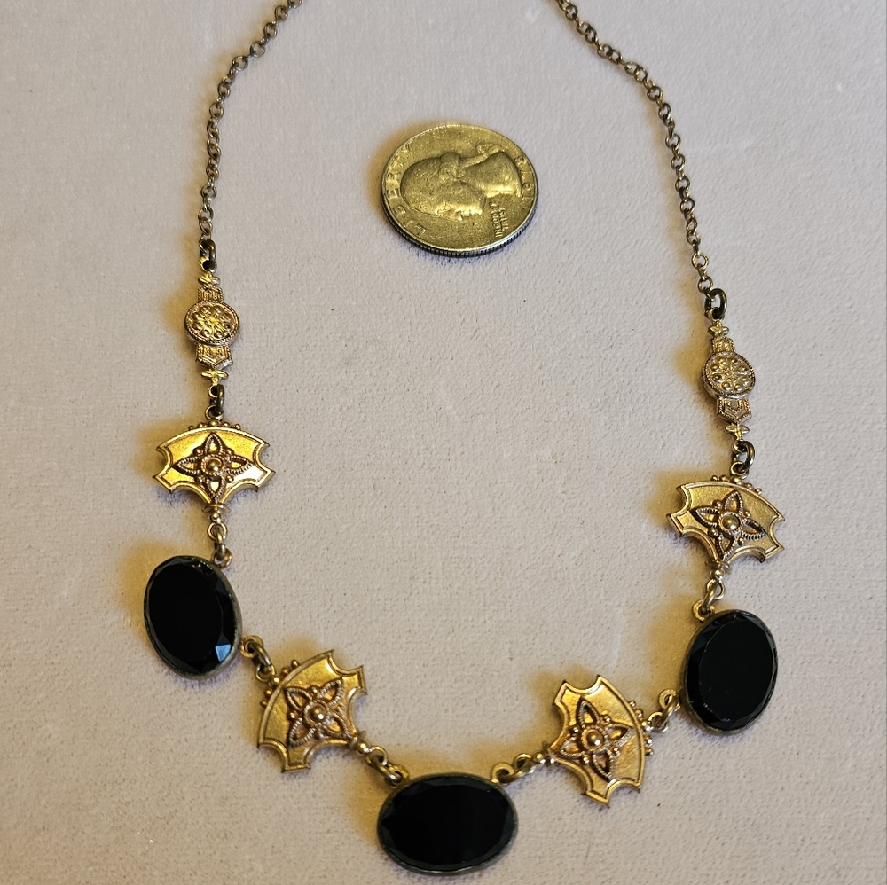 VERY VINTAGE NECKLACE BEAUTIFUL